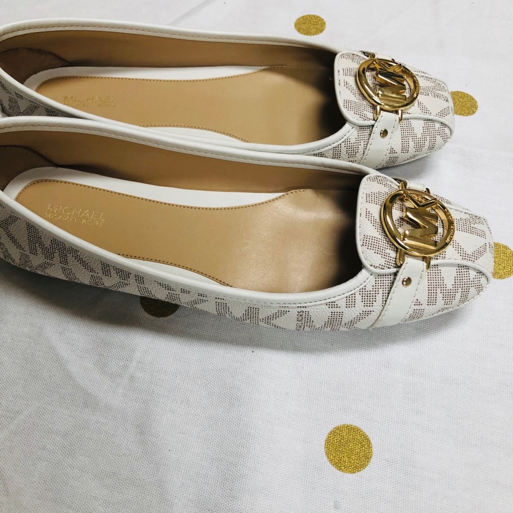 Shoes - Picture 2 of 5